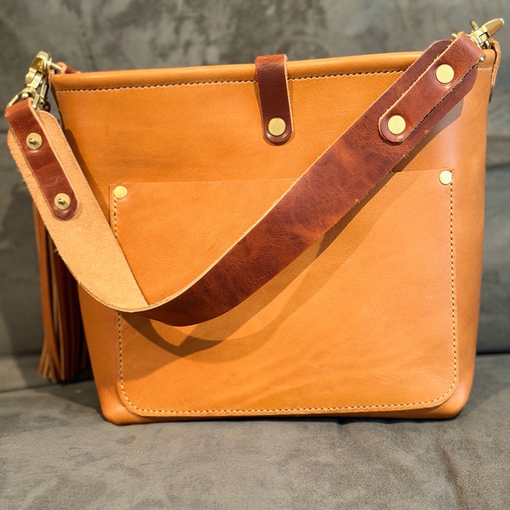 Lamb Leather Goods LLC Bennet Shorty bucket Shoulder Bag
